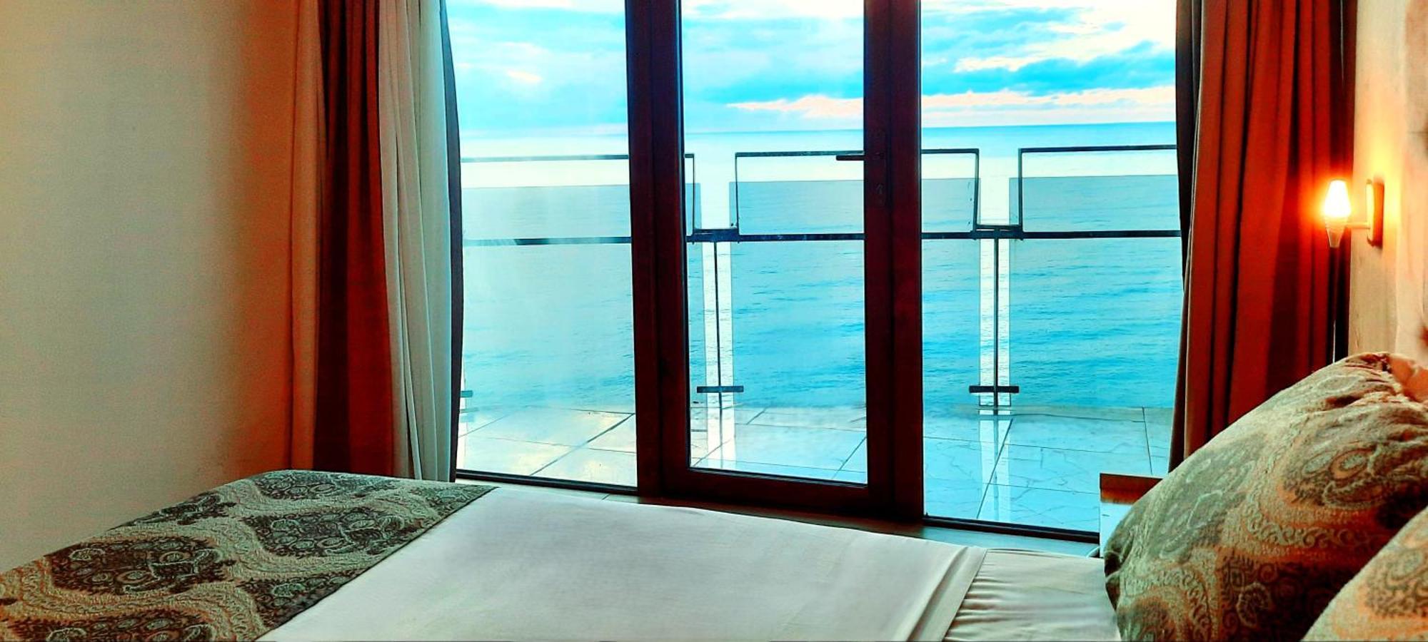 Ashtal Beach Hotel Batumi Exterior photo