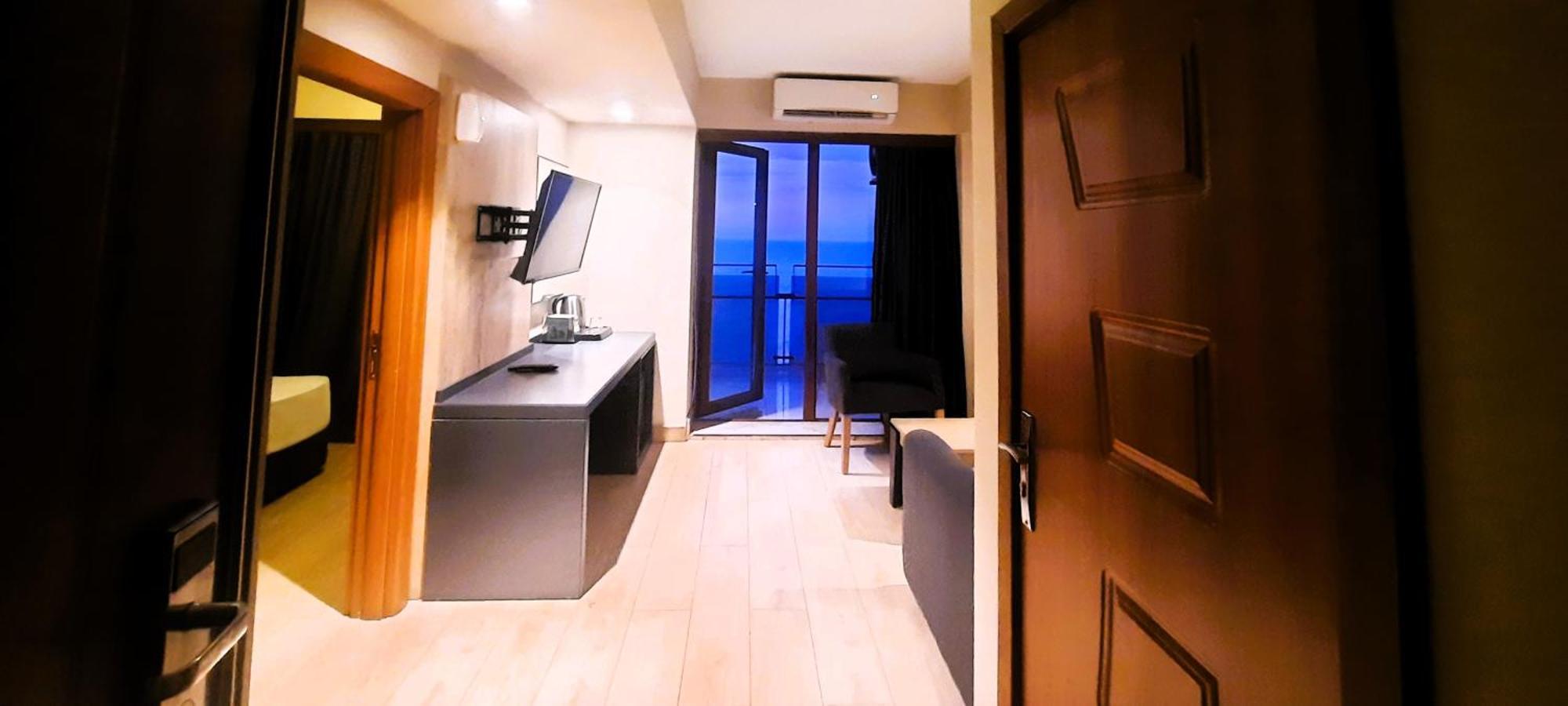 Ashtal Beach Hotel Batumi Exterior photo
