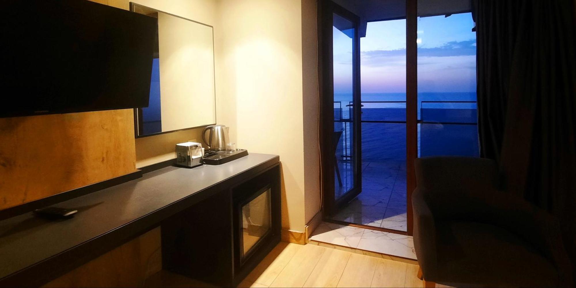 Ashtal Beach Hotel Batumi Exterior photo