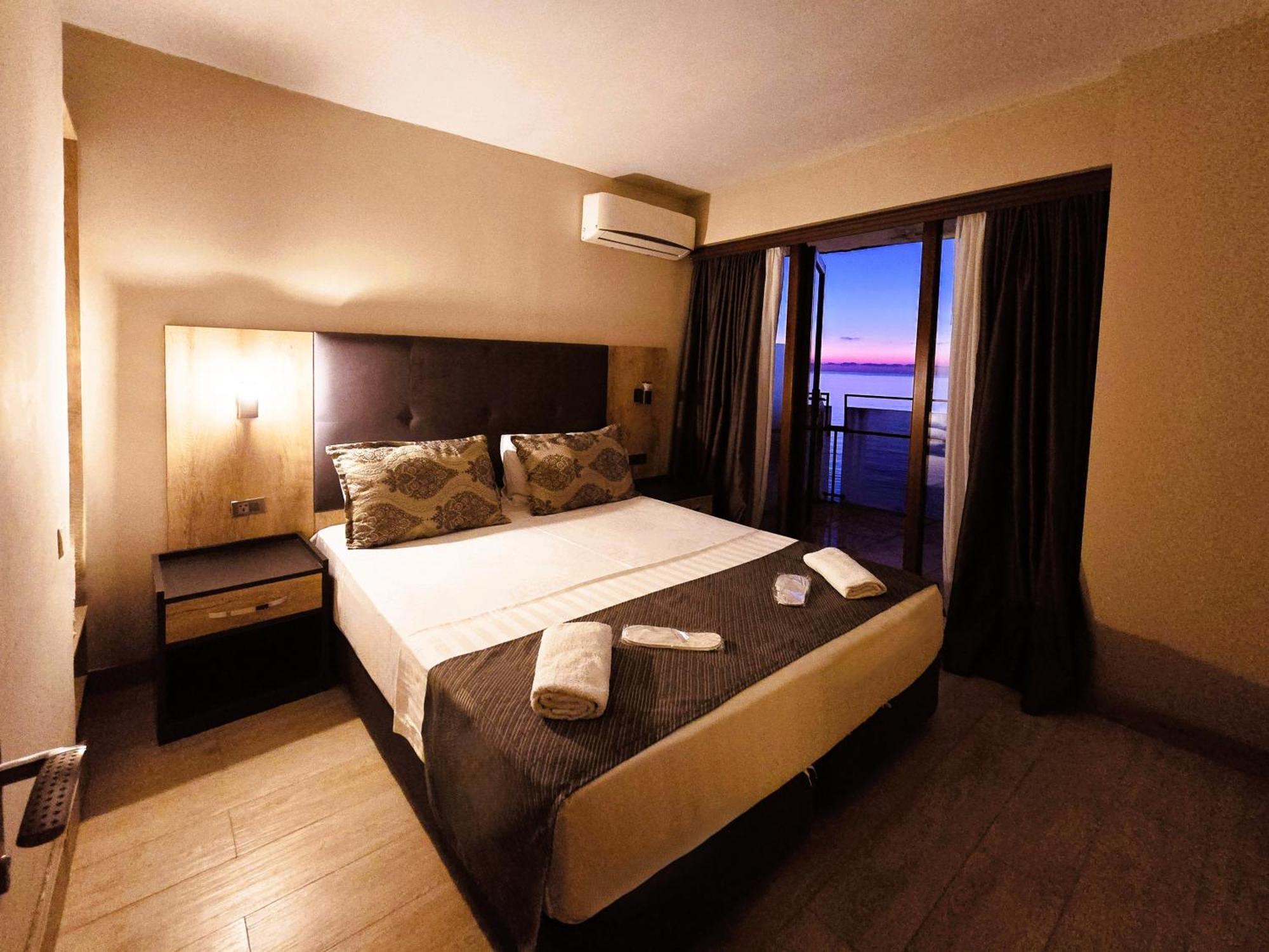 Ashtal Beach Hotel Batumi Exterior photo