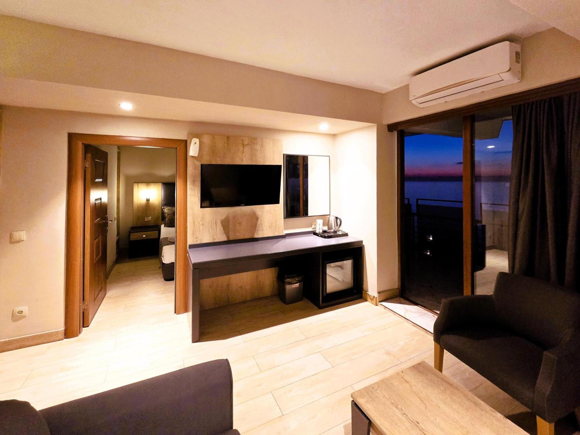Ashtal Beach Hotel Batumi Exterior photo