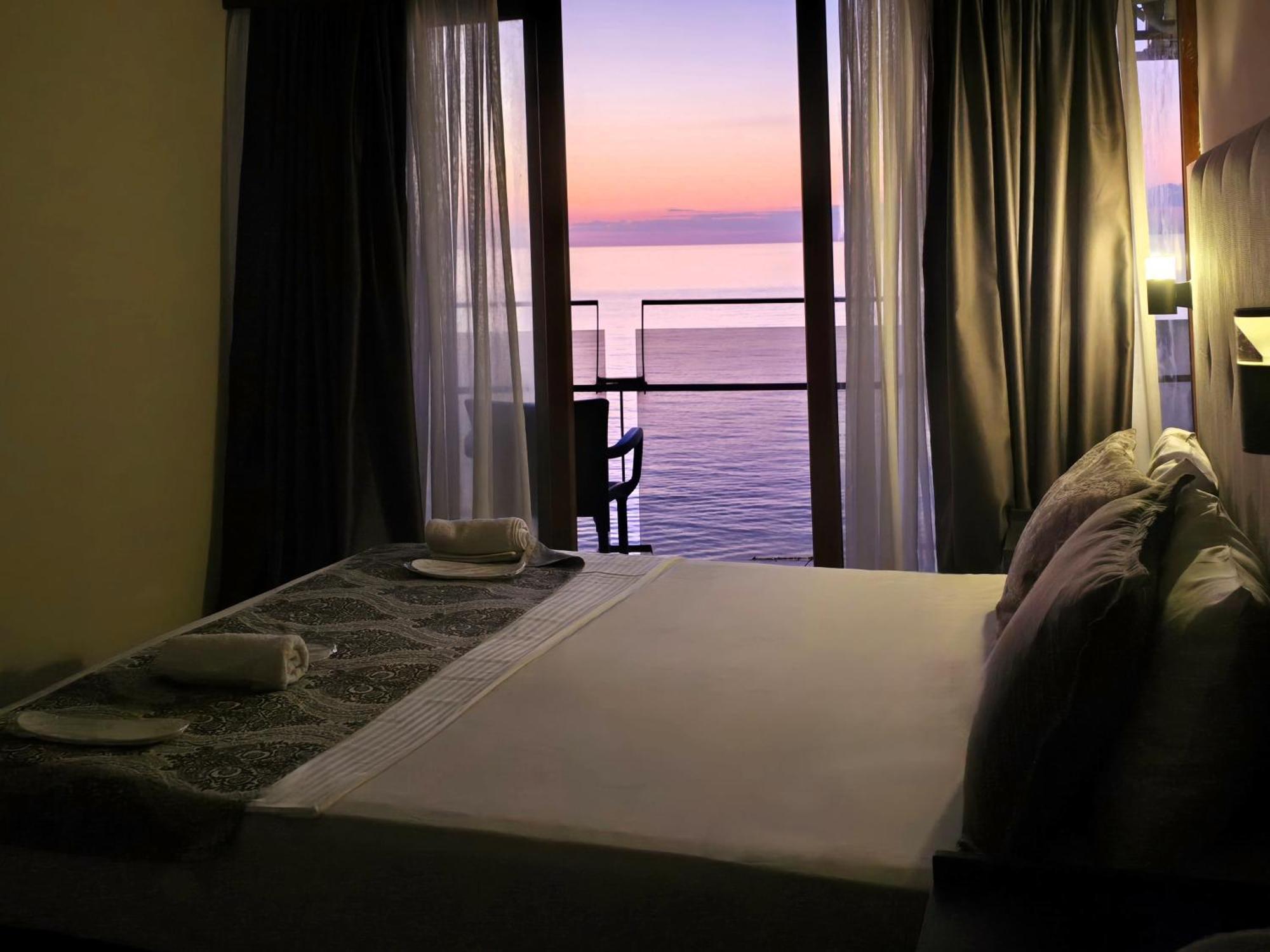 Ashtal Beach Hotel Batumi Exterior photo